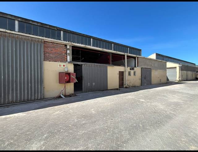 140M² WAREHOUSE TO LET IN EPPING INDUSTRIAL